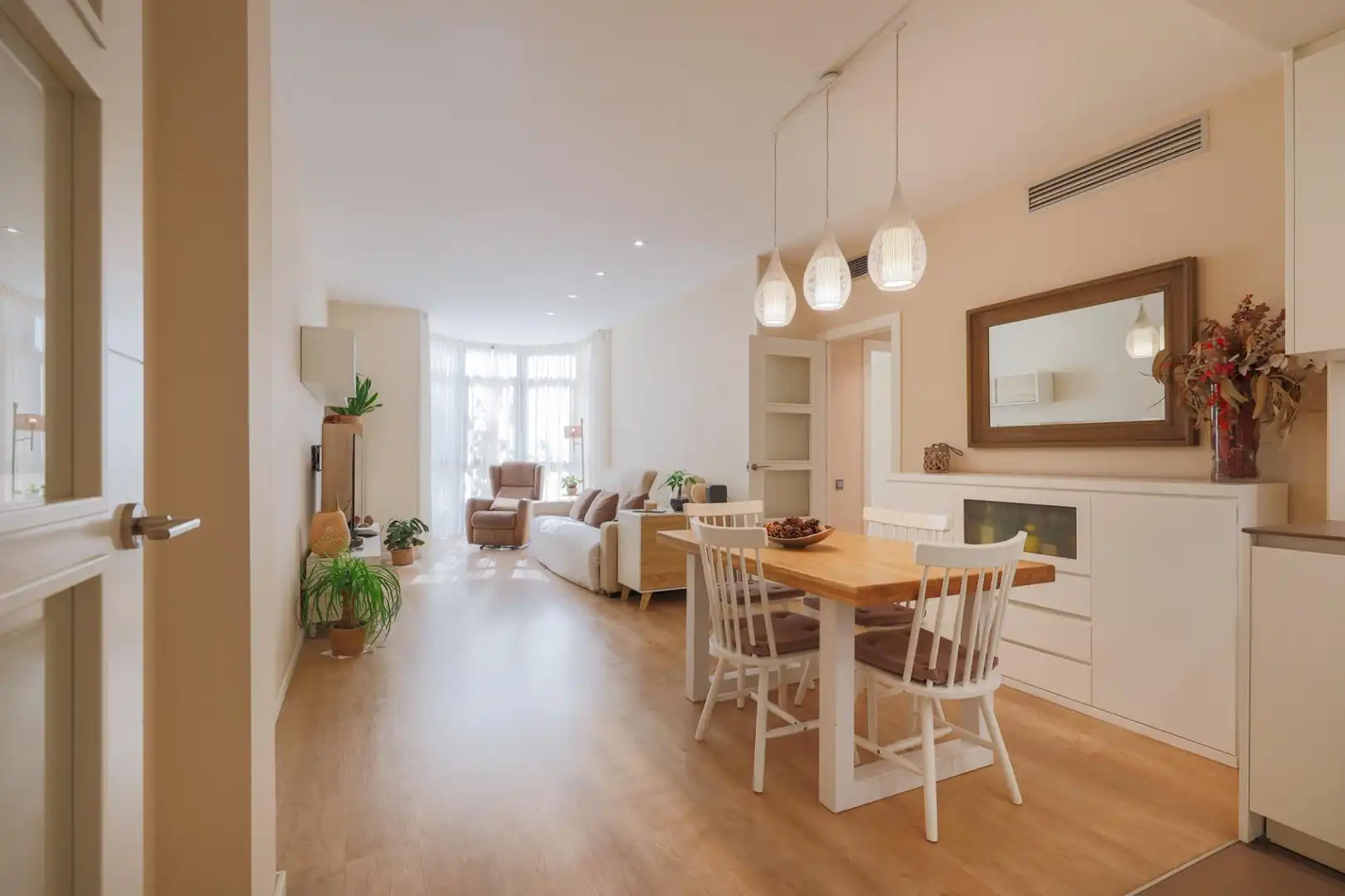 Sala d'estar de Pis en venda en Barcelona amb Aire condicionat, Calefacció i Parquet