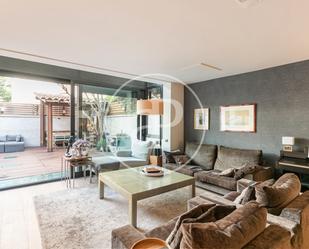 Living room of Single-family semi-detached for sale in  Barcelona Capital  with Air Conditioner, Heating and Private garden