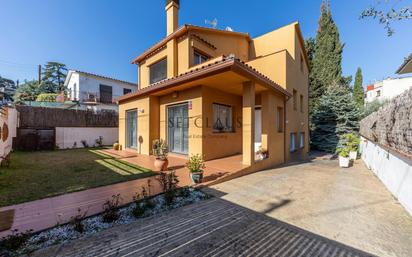 Exterior view of House or chalet for sale in El Masnou  with Air Conditioner, Private garden and Terrace