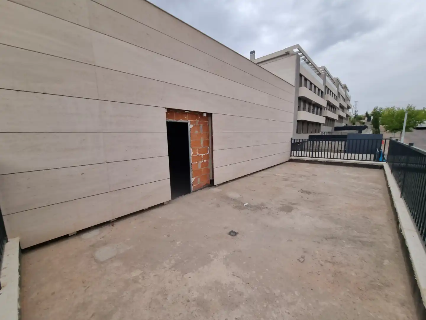 Vista exterior de Local en venta en San Sebastián de los Reyes