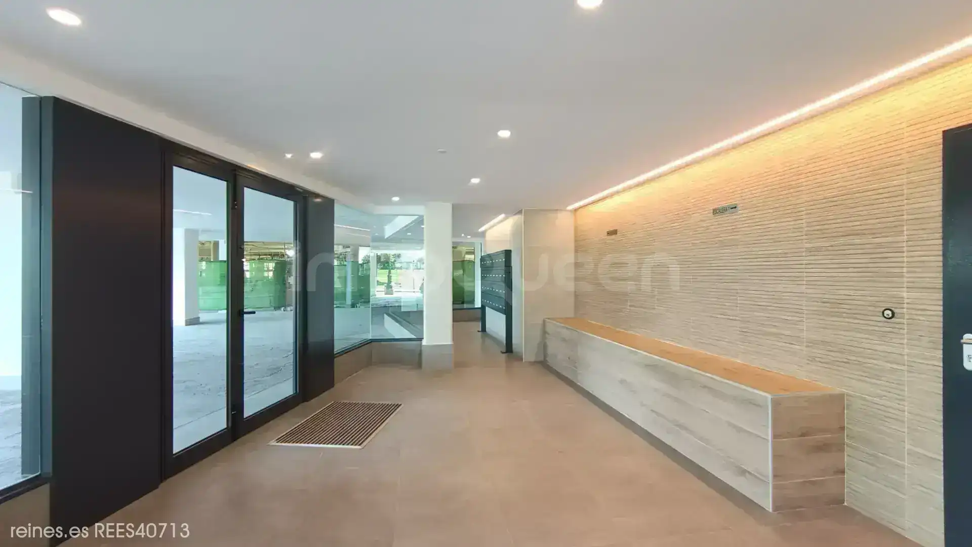Piso de alquiler en Oviedo  con Calefacción, Terraza y Amueblado
