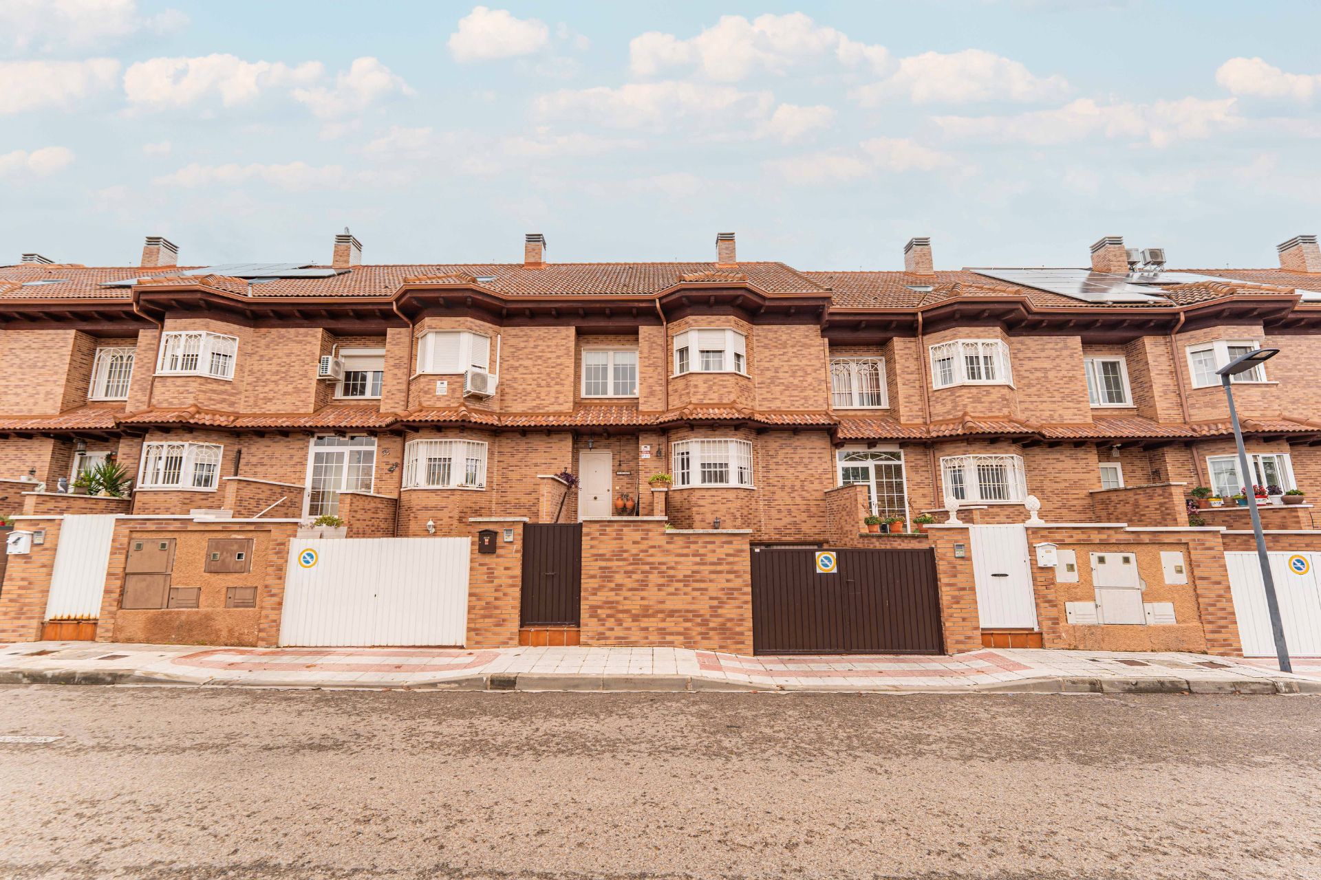 Exterior view of House or chalet for sale in Navalcarnero  with Air Conditioner, Heating and Private garden