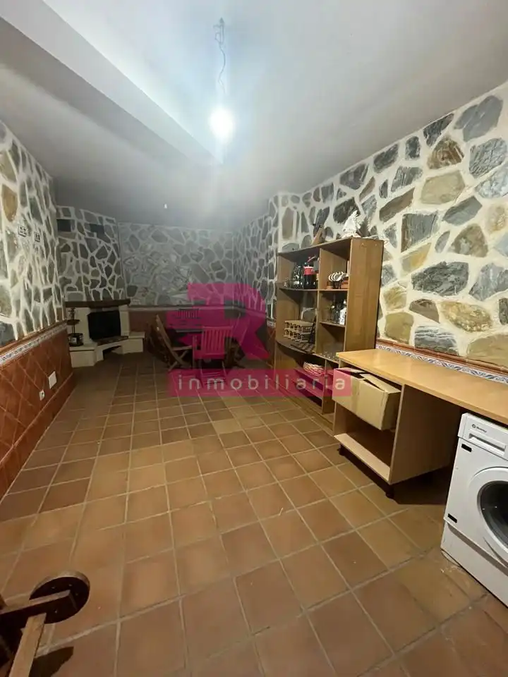 Sala de estar de Casa adosada en venta en Cabrerizos con Calefacción, Jardín privado y Piscina comunitaria