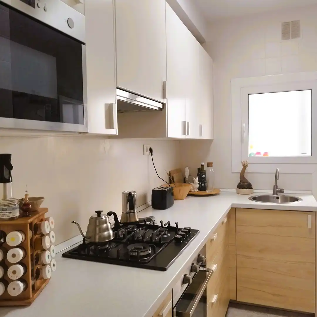 Cocina de Piso en venta en Barcelona con Microondas y Balcón