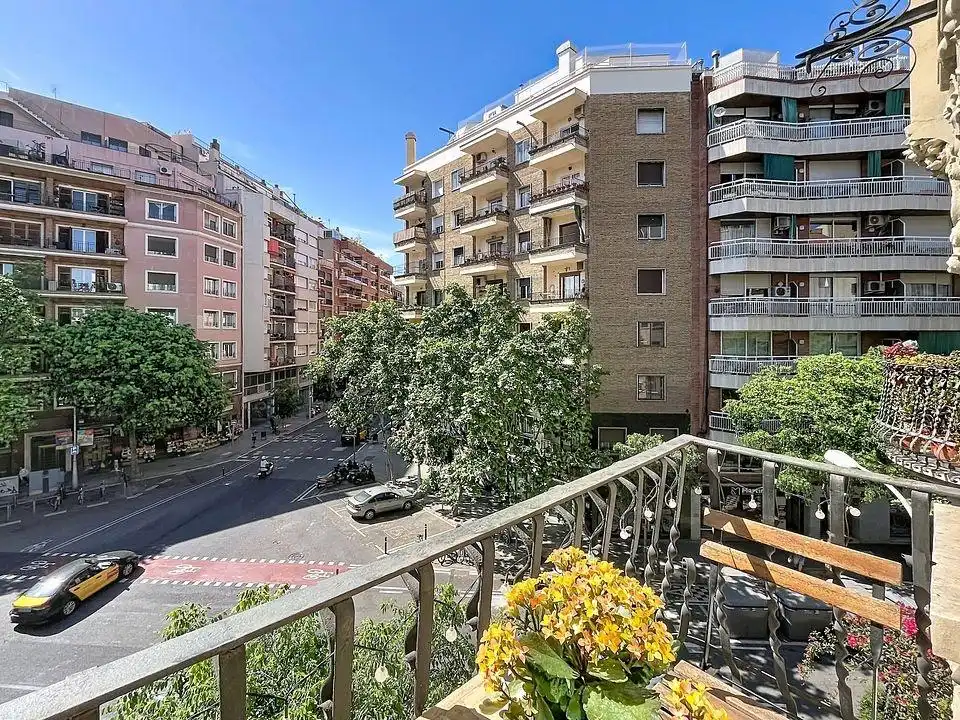 Vista exterior de Apartament en venda en Barcelona amb Aire condicionat, Calefacció i Parquet