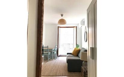 Sala d'estar de Estudi en venda en  Barcelona Capital amb Parquet i Moblat