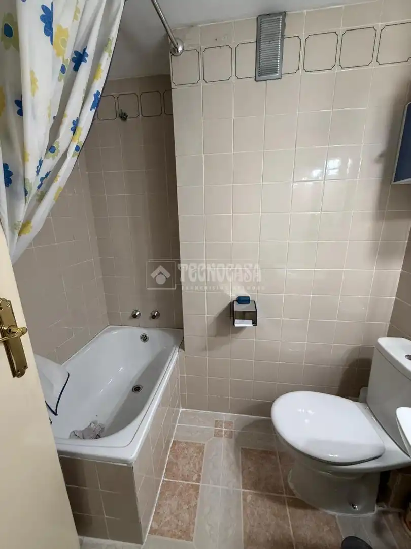 Bany de Pis en venda en Madrid amb Aire condicionat, Calefacció i Terrassa