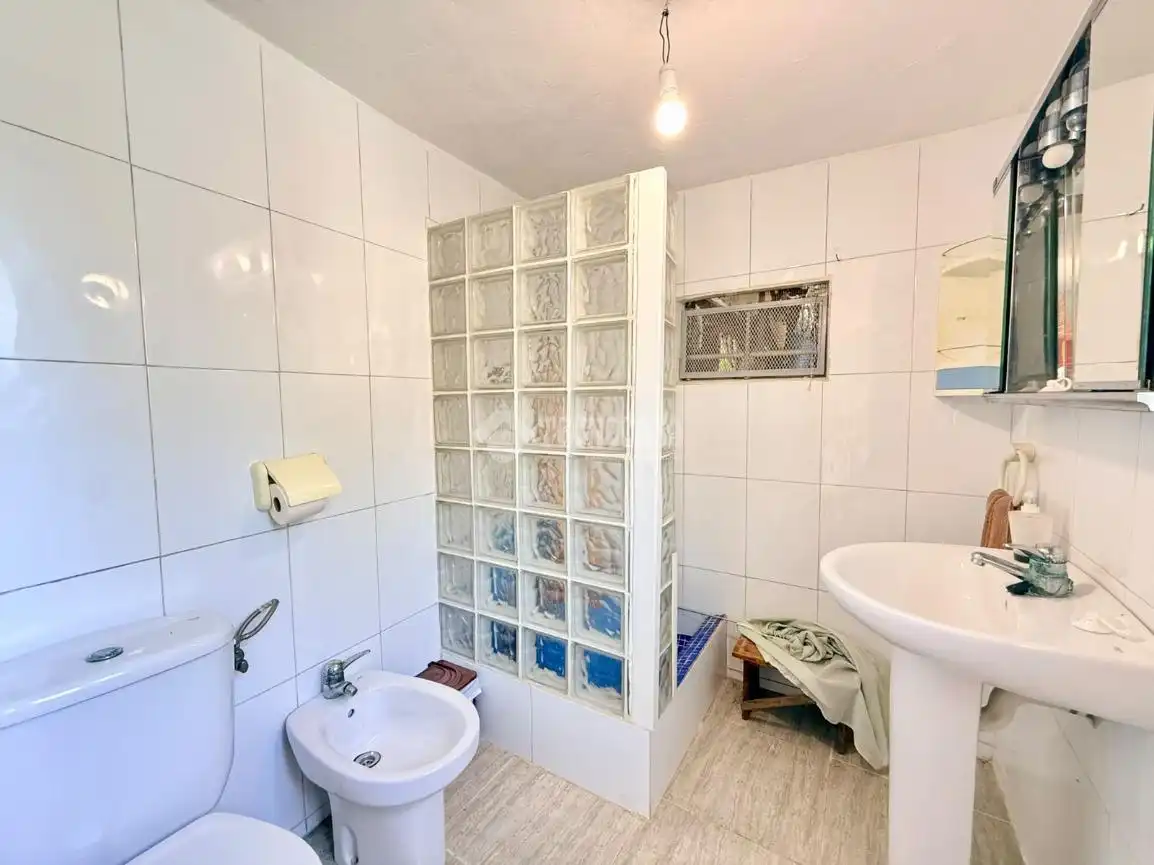 Baño de Casa o chalet en venta en Vilanova i la Geltrú con Aire acondicionado, Terraza y Piscina