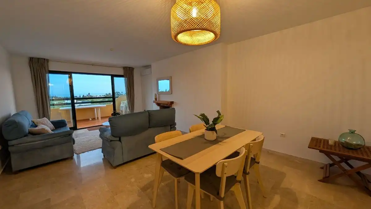 Menjador de Apartament de lloguer en Estepona amb Aire condicionat, Calefacció i Terrassa
