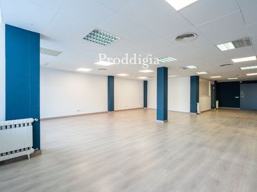 Office space with lift to rent in Tuset