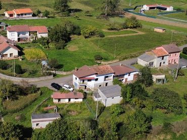 Maison rustique avec balcon à vendre à Lugar Castañera 10