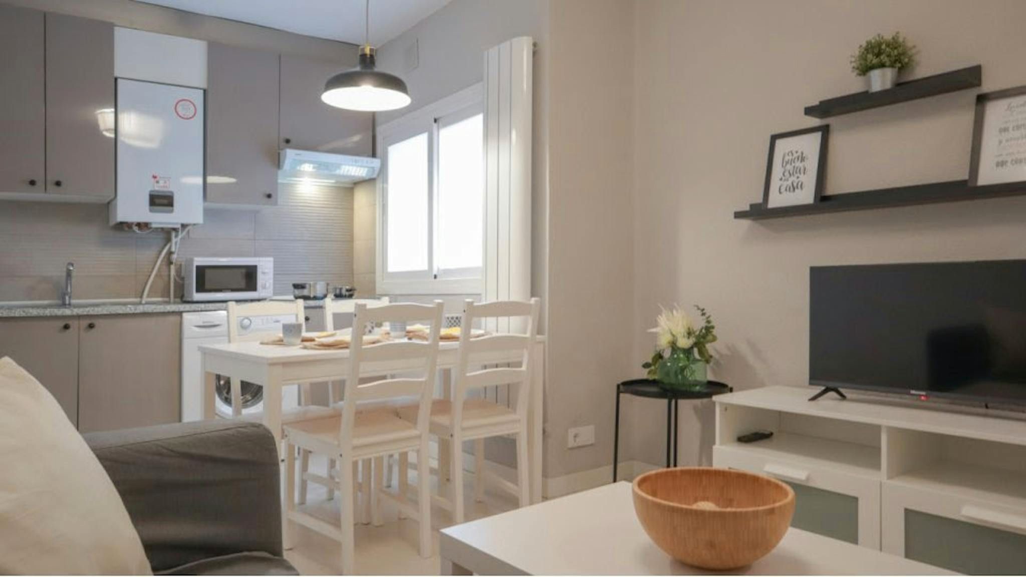 Menjador de Pis de lloguer en  Madrid Capital amb Calefacció, Moblat i Rentadora