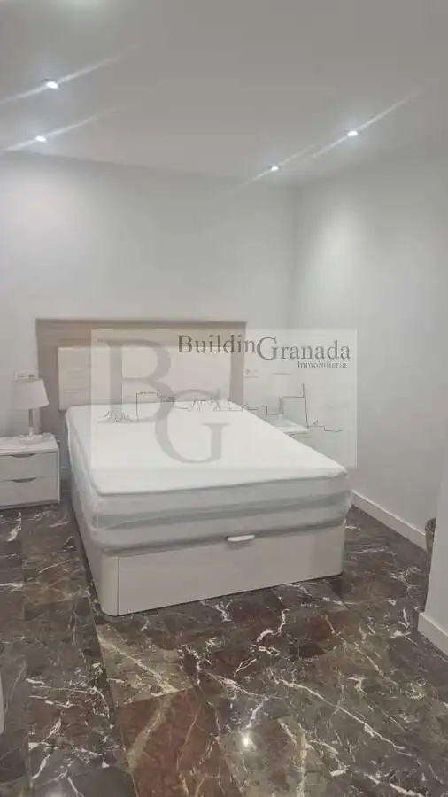 Dormitori de Pis de lloguer en Granada amb Aire condicionat, Calefacció i Moblat