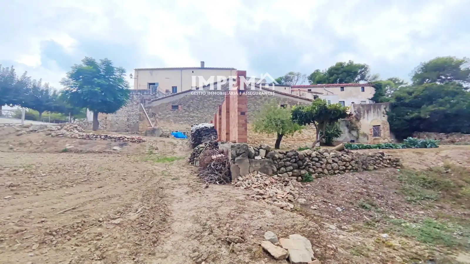 Edifici en venda en Santa Fe del Penedès