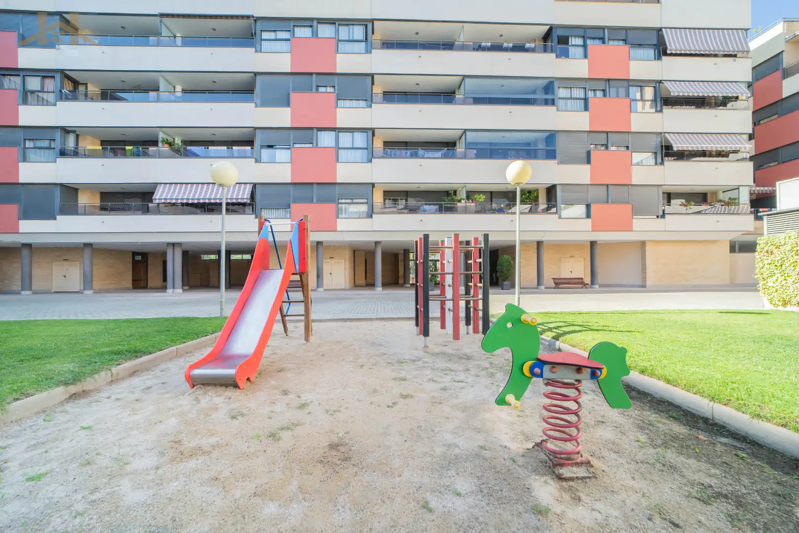 Außenansicht von Wohnung zum Verkauf in Leganés mit Klimaanlage, Heizung und Terrasse