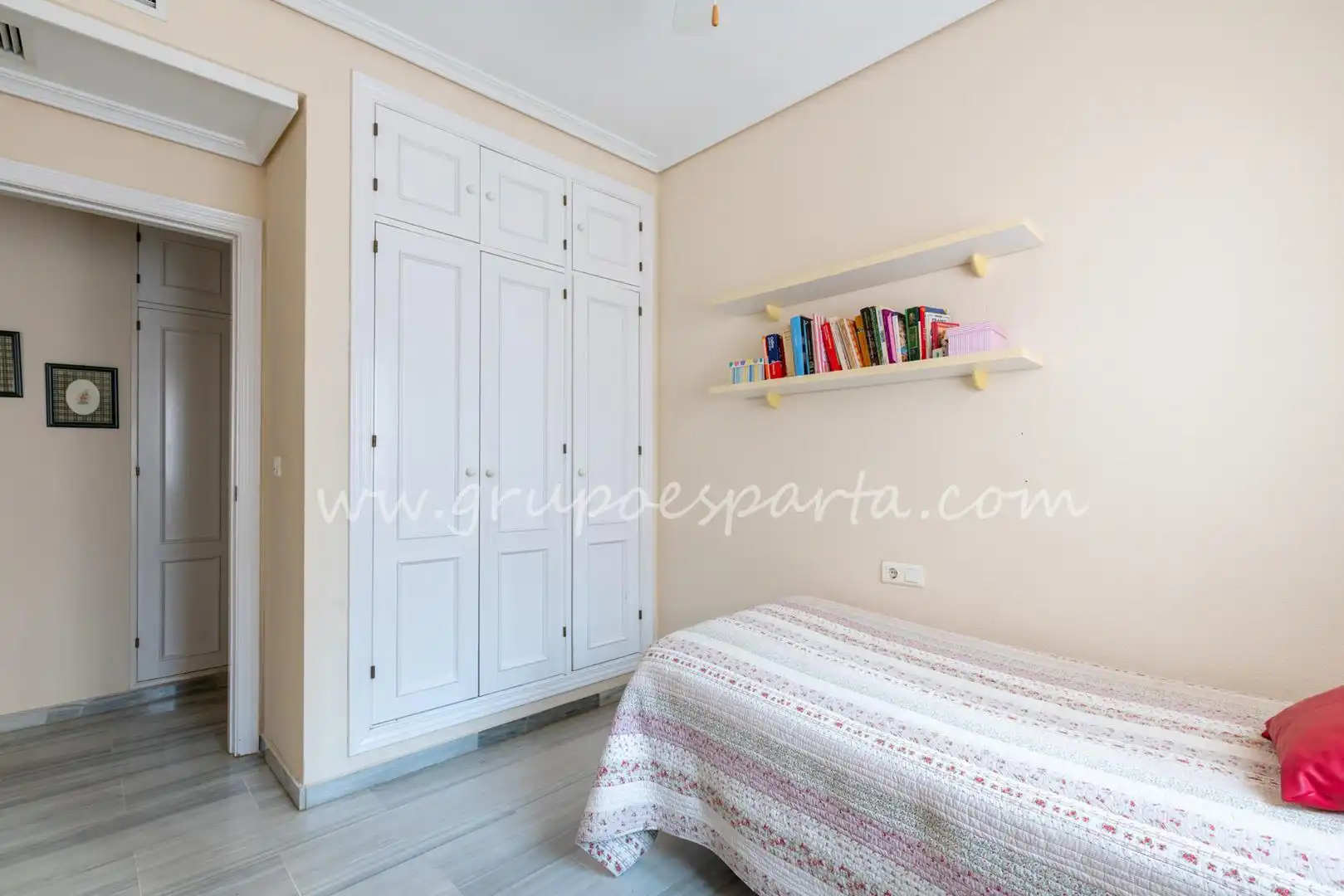 Bedroom of Flat for sale in Sevilla  with Air Conditioner and Terrace