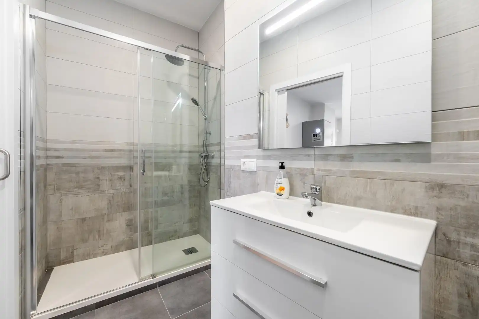 Baño de Oficina en venta en Alicante / Alacant con Aire acondicionado y Amueblado