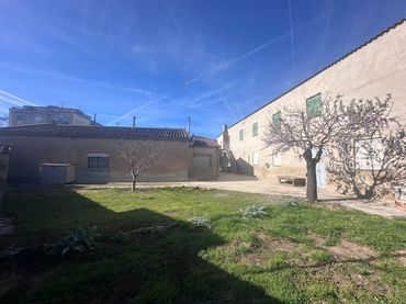Casa con jardín en venta en Avinguda de Cal Salines