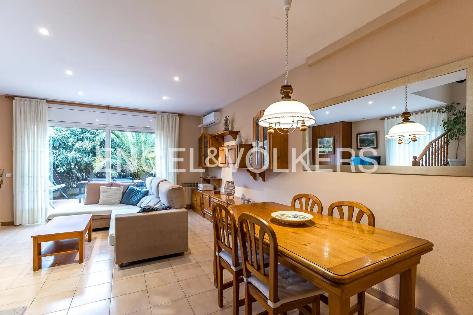 Exterior view of Houses for sale in Sant Cugat del Vallès  with Air Conditioner, Heating and Private garden