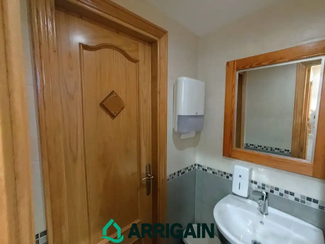 Baño de Local en venta en Donostia - San Sebastián  con Aire acondicionado