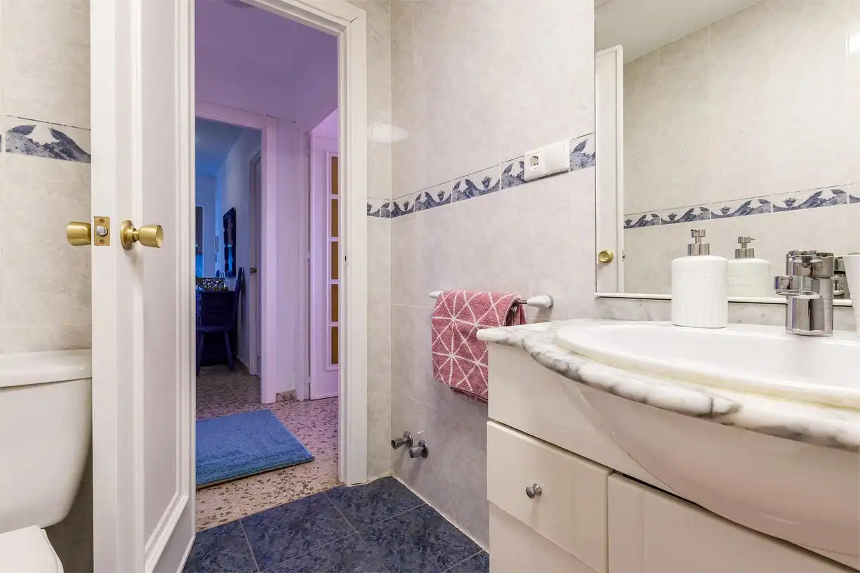 Bathroom of Flat for sale in Vélez-Málaga  with Air Conditioner, Terrace and Storage room