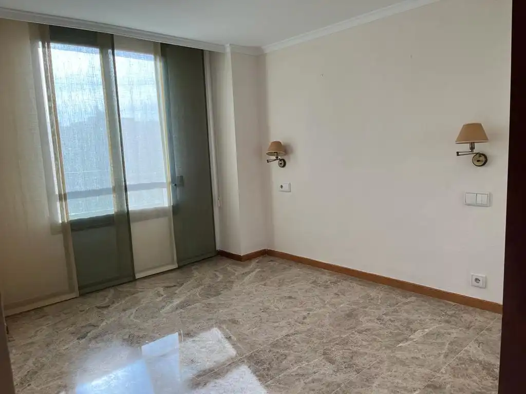 Schlafzimmer von Maisonette zum Verkauf in Benicalap