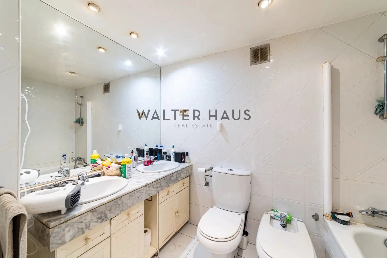 Bathroom of Flat for sale in Madrid  with Air Conditioner, Heating and Terrace