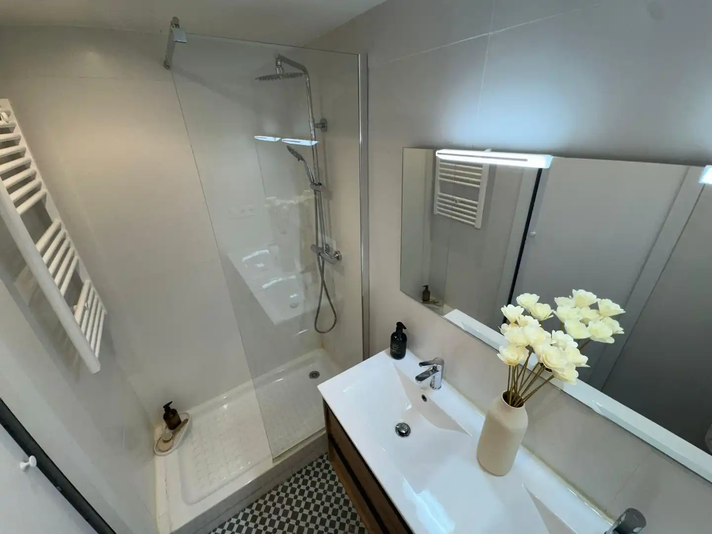 Badezimmer von Wohnung zur untervermieten in Madrid mit Klimaanlage, Heizung und Möbliert