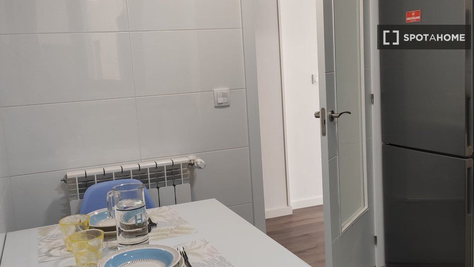 Cuina de Pis de lloguer en  Madrid Capital amb Aire condicionat, Calefacció i Moblat
