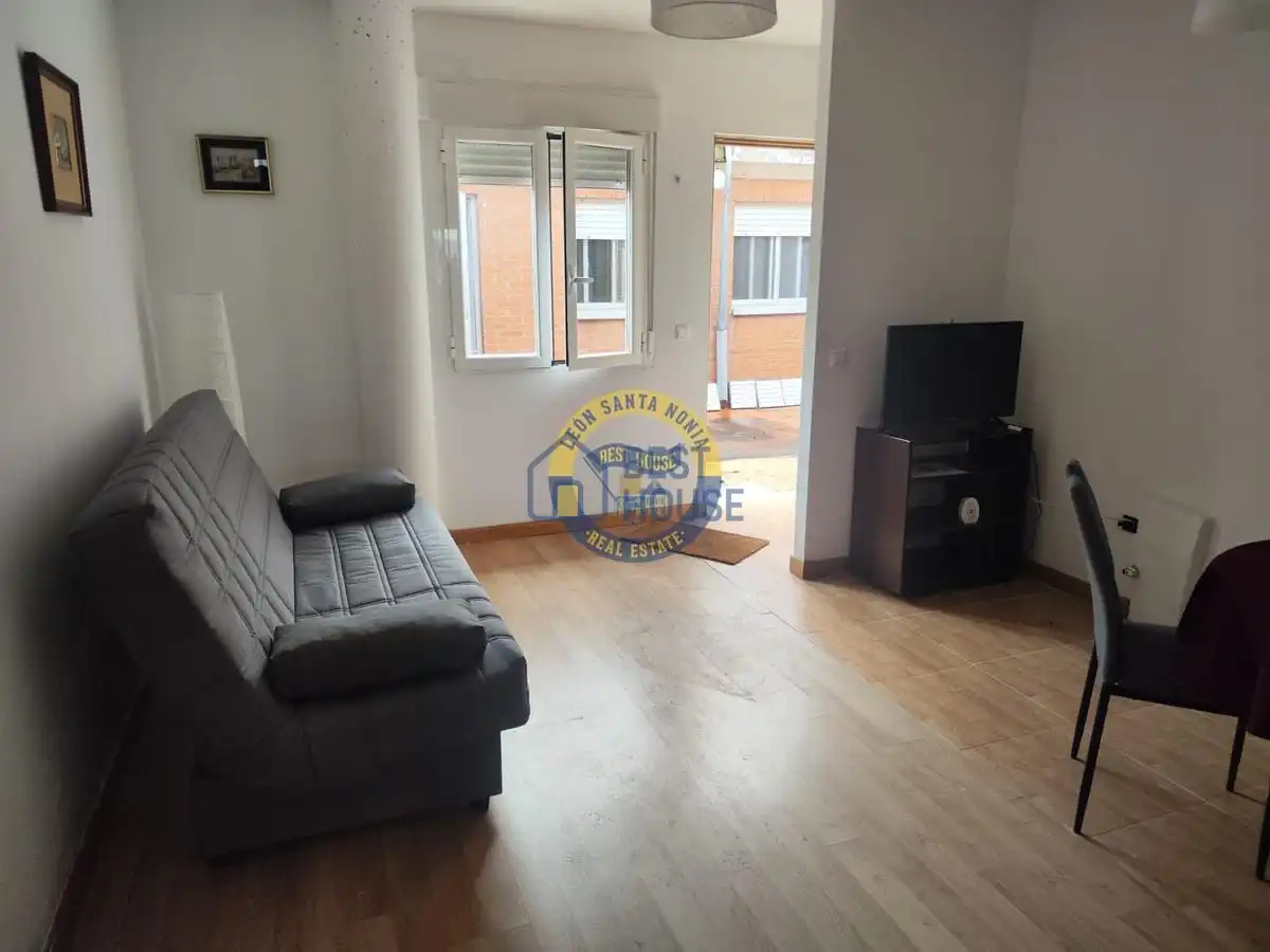 Vista exterior de Apartament en venda en Villaquilambre amb Parquet i Moblat