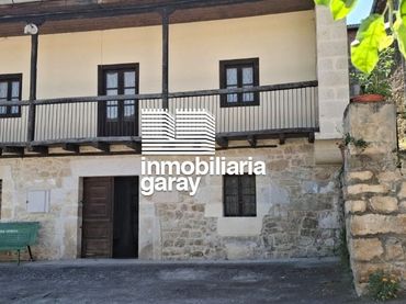 Casa con balcone in vendita a Valle de Manzanedo