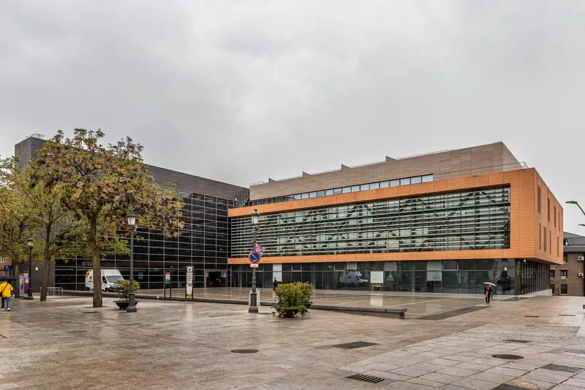 Außenansicht von Gebäude zum Verkauf in Alcorcón
