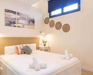 Bedroom of Study to share in  Madrid Capital  with Air Conditioner and Terrace