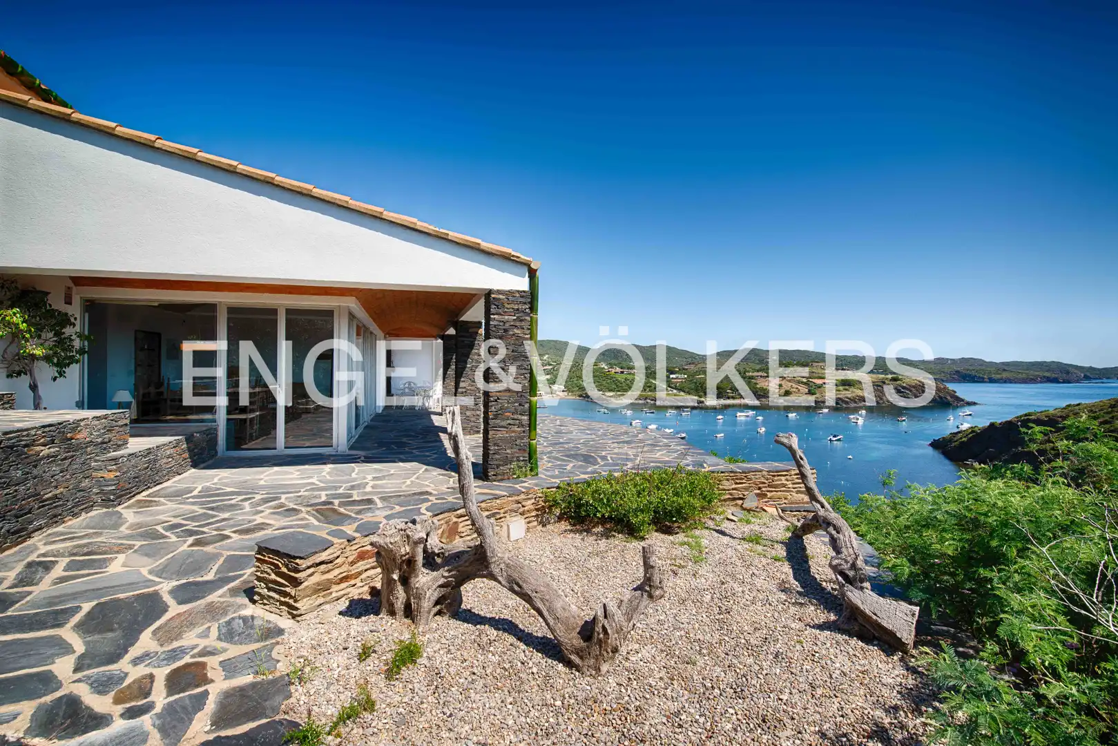 Vista exterior de Casa o xalet en venda en Cadaqués amb Jardí privat, Terrassa i Moblat