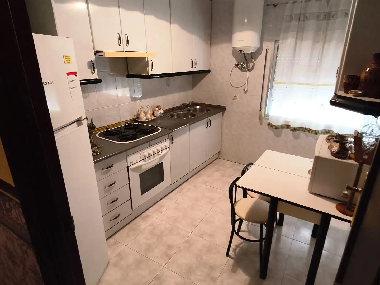 Cuina de Casa o xalet en venda en Alcuéscar amb Terrassa i Balcó