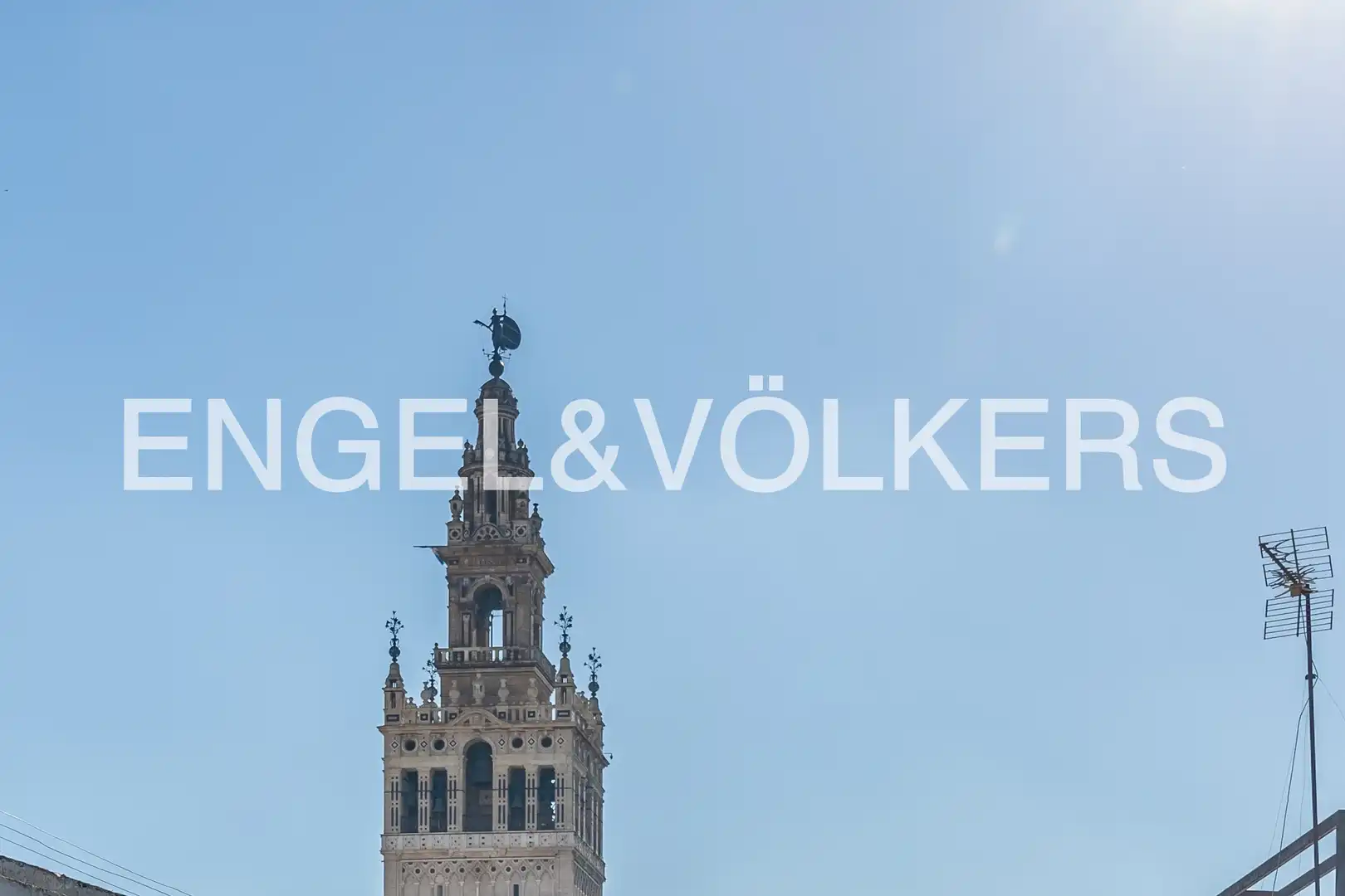 Außenansicht von Haus oder Chalet zum Verkauf in Sevilla mit Klimaanlage, Heizung und Balkon
