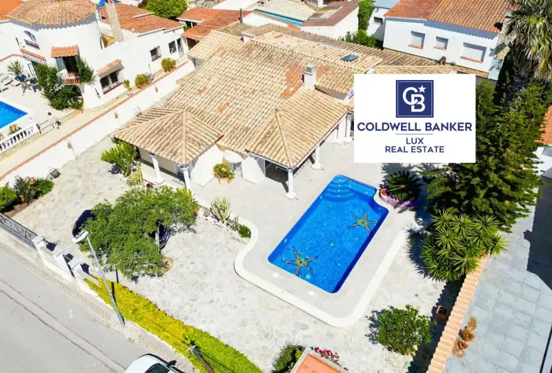 Maison avec piscine à vendre à Peni