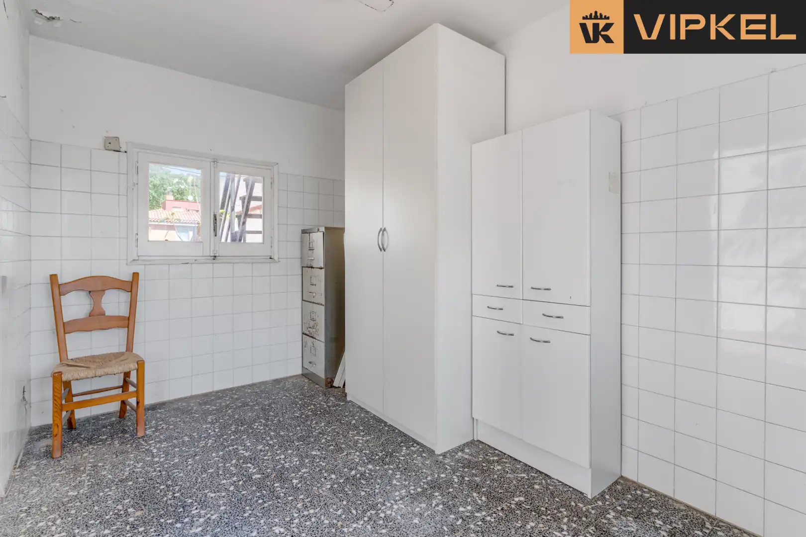 Küche von Einfamilien-Reihenhaus zum Verkauf in Barcelona mit Privatgarten und Terrasse