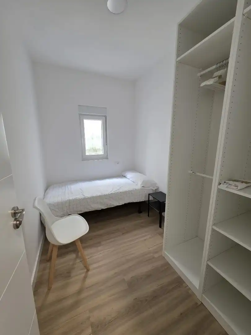 Habitación de Piso para compartir en Ferrol con Amueblado