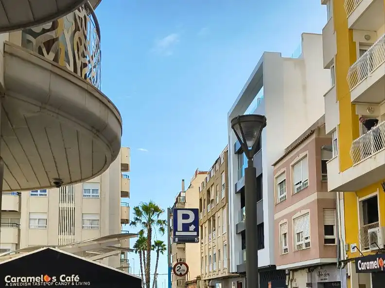 Aparcament de Apartament en venda en Torrevieja amb Aire condicionat i Terrassa