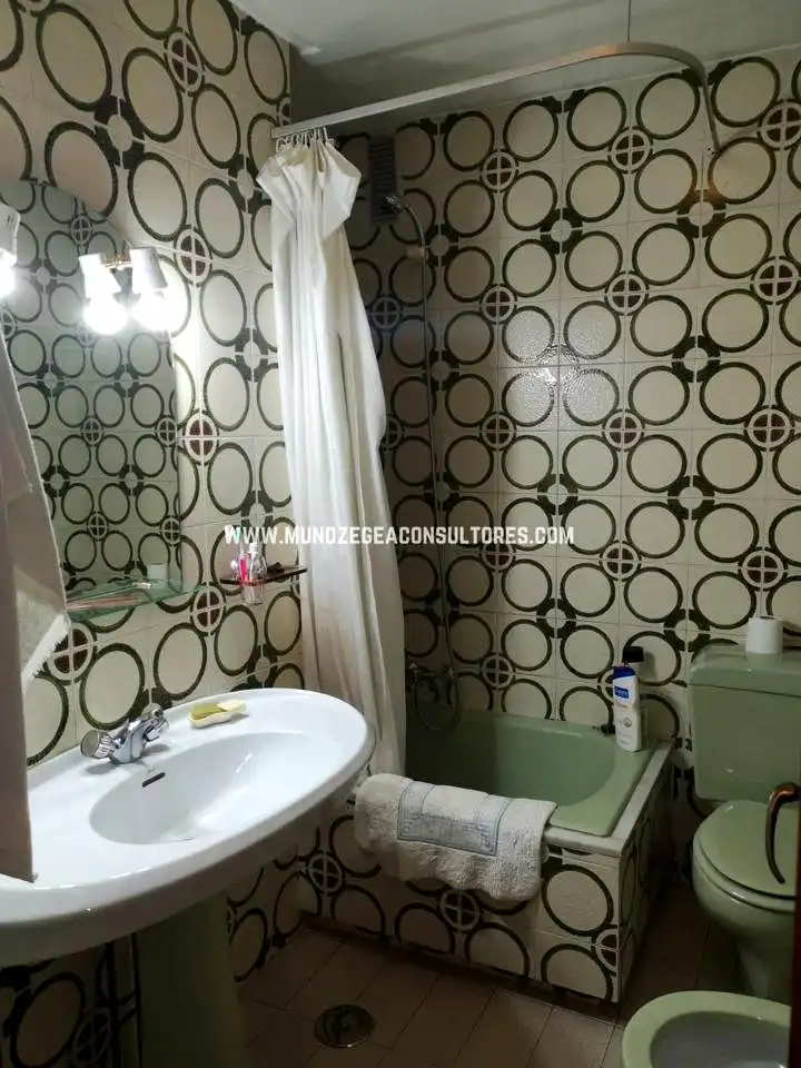 Baño de Piso en venta en Lucena con Trastero y Amueblado