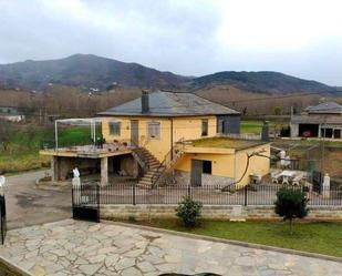 Exterior view of Country house for sale in Corullón  with Terrace