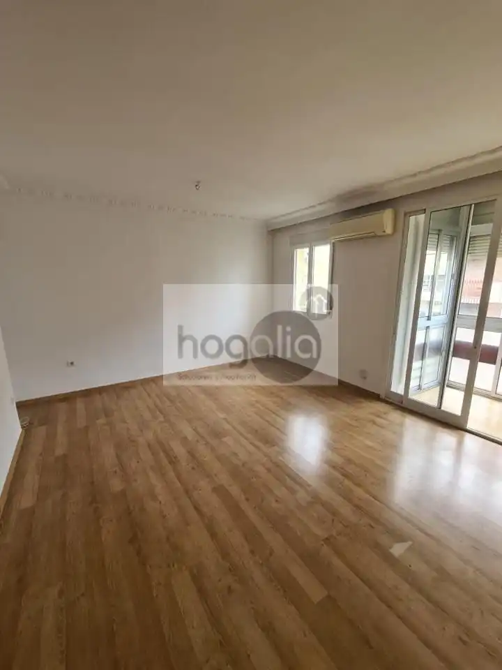Bedroom of Flat for rent in  Sevilla Capital  with Air Conditioner and Terrace