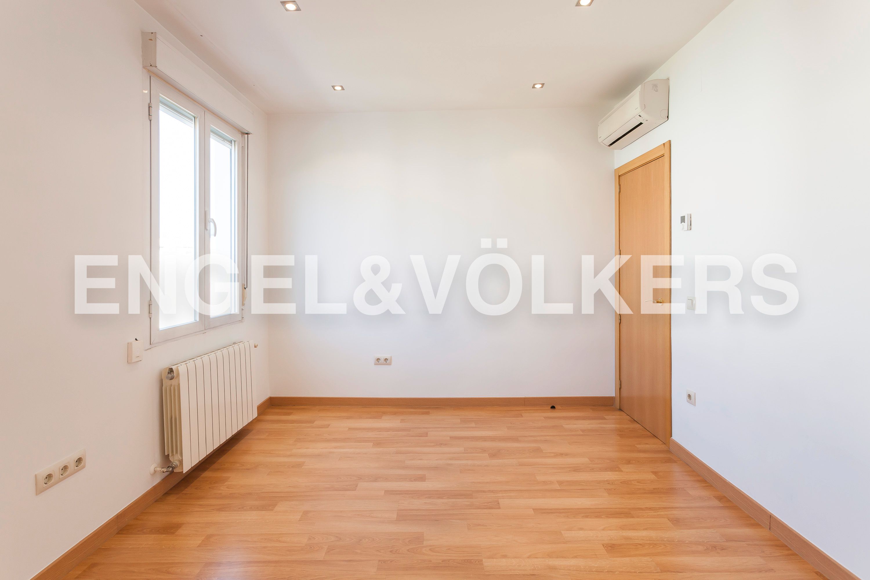 Bedroom of Flat for rent in  Madrid Capital  with Air Conditioner, Heating and Storage room