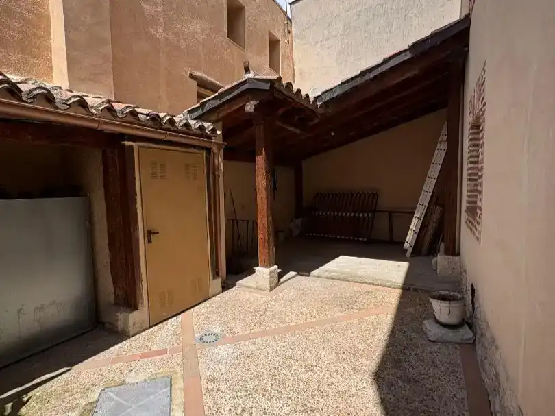 Vista exterior de Casa adosada en venda en Simancas amb Balcó