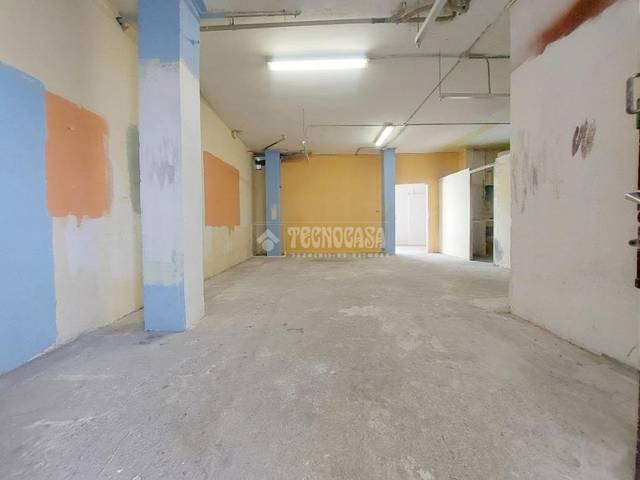 Local comercial en Venta en Valdefierro