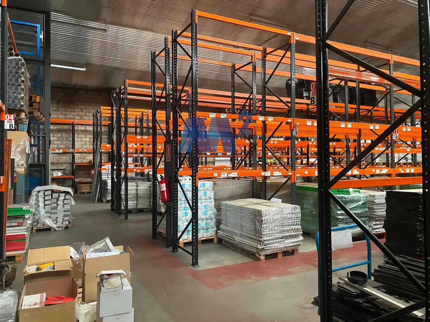 Industrial building to rent in Daza Valdez