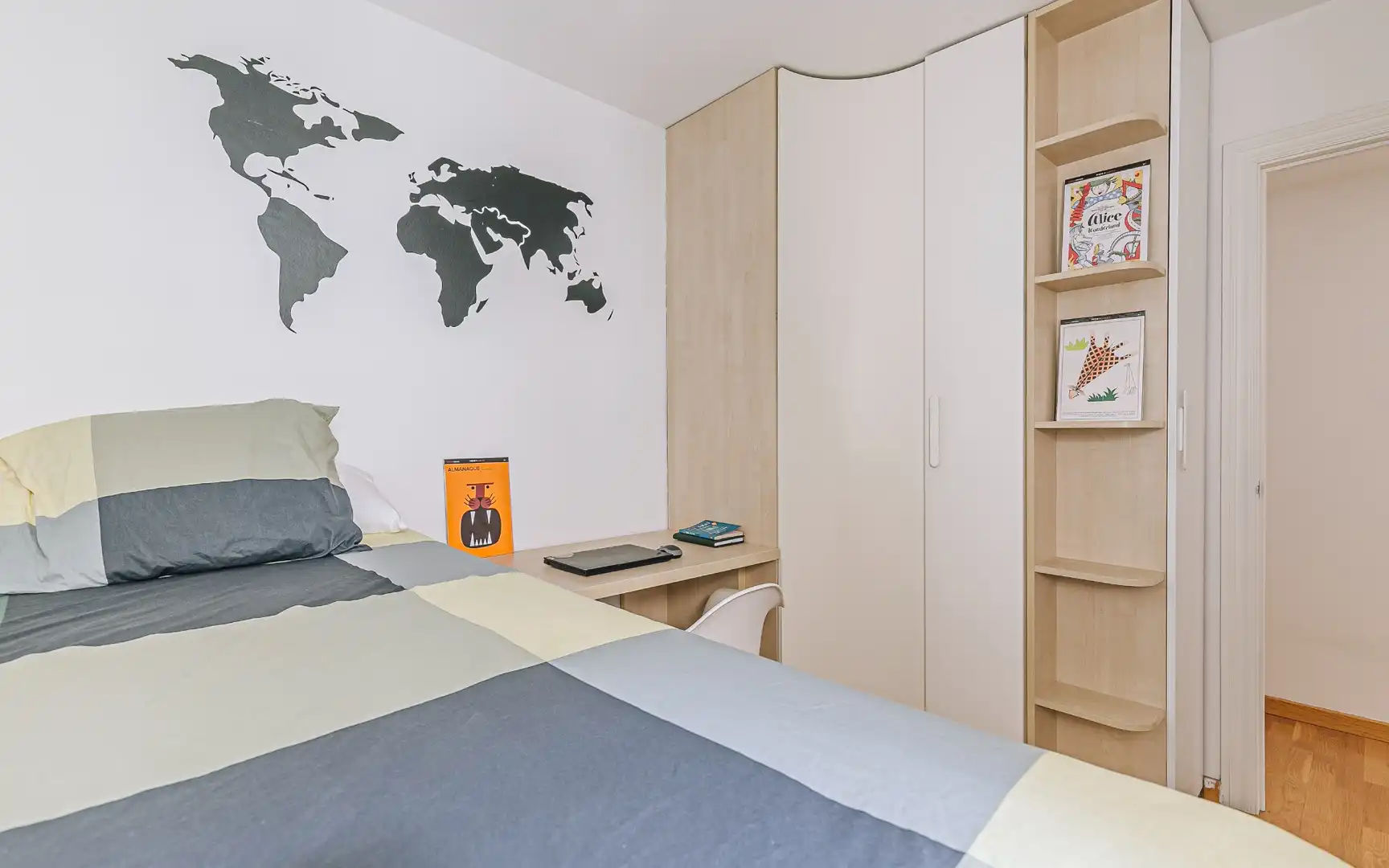Schlafzimmer von Dachboden zum Verkauf in Barcelona mit Klimaanlage, Terrasse und Möbliert