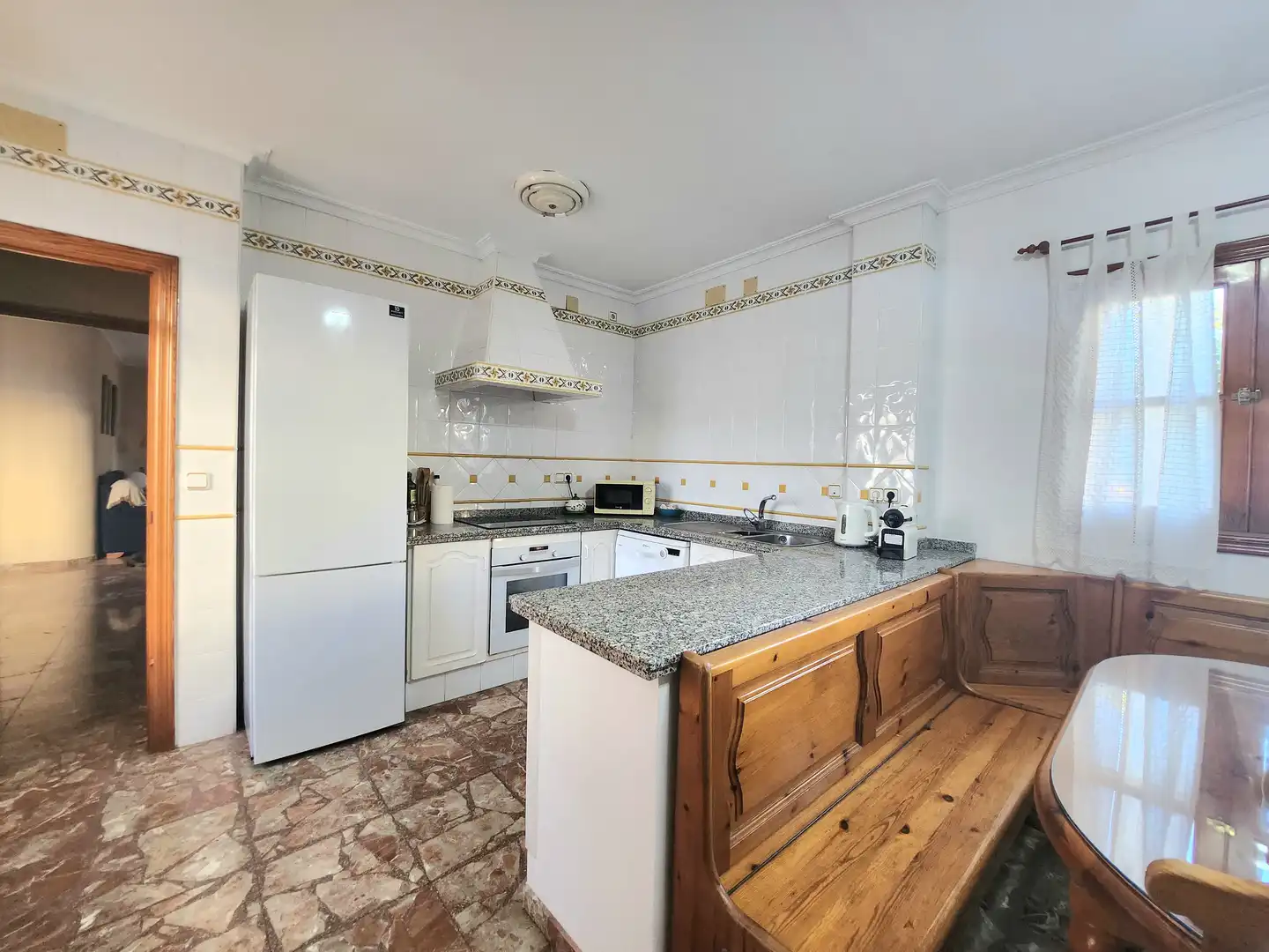 Cocina de Casa o chalet en venta en Alcalá de Guadaira con Aire acondicionado, Calefacción y Jardín privado
