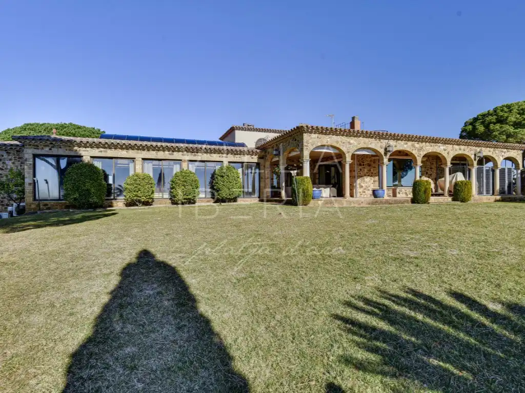 Vista exterior de Casa o chalet en venta en Castell d'Aro, Platja d'Aro i s'Agaró con Aire acondicionado, Calefacción y Jardín privado